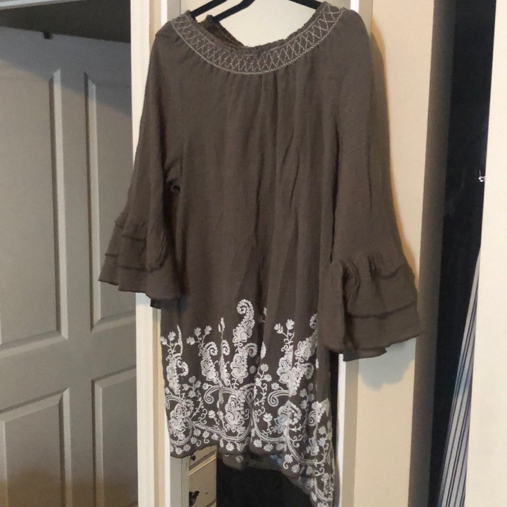 Adorable olive blouse!